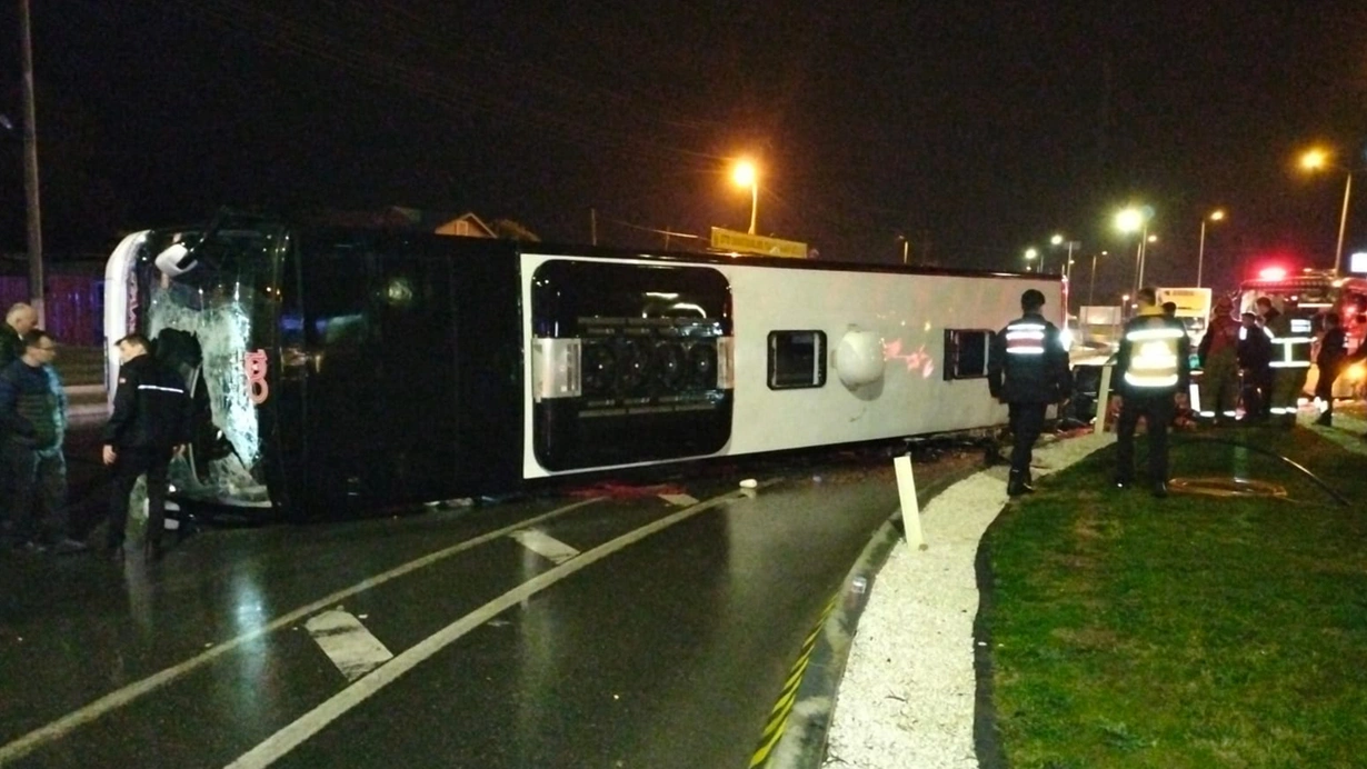 Yine Bir Yolcu Otobusu Kazasi Olu Ve Cok Sayida Yarali Var Qogr