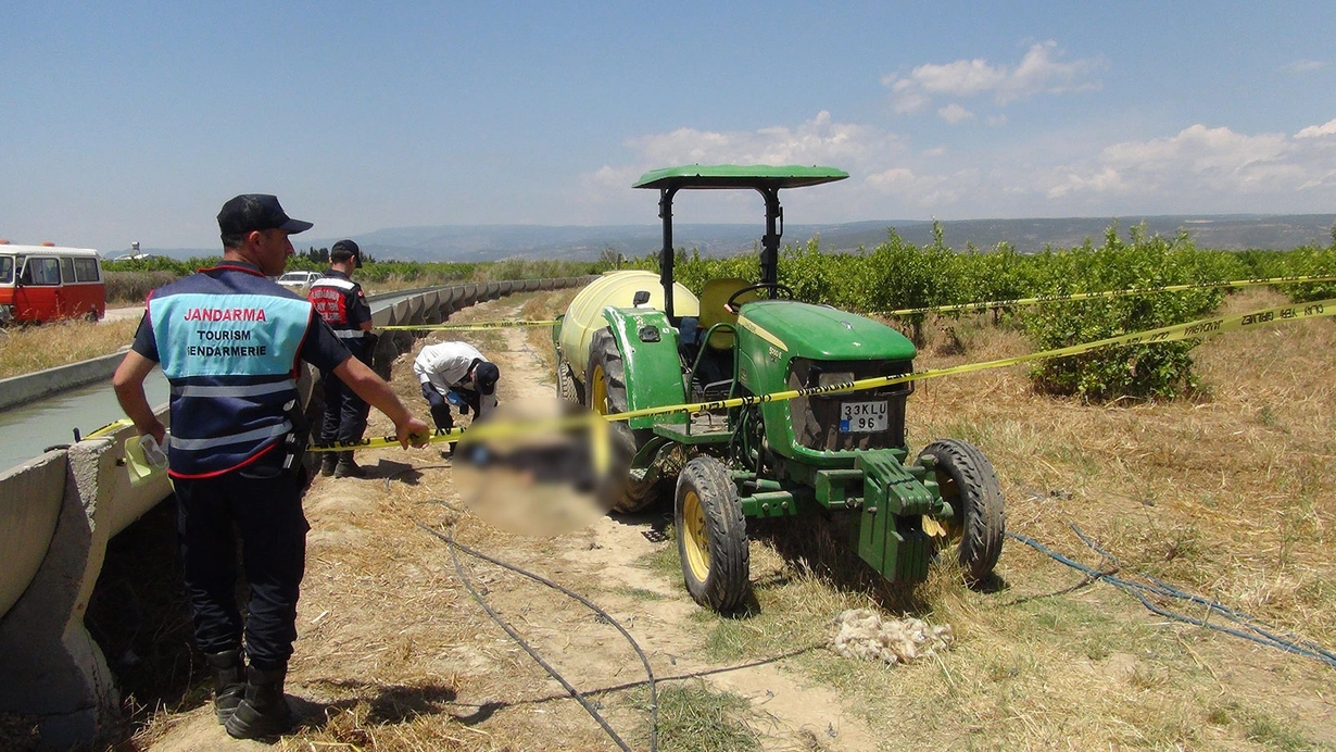 Mersinde Aci Kaza Kiyafetleri Traktor Ile Ilac Tankinin Arasina Dolanan Kiz Cocugu Hayatini Kaybetti By0U