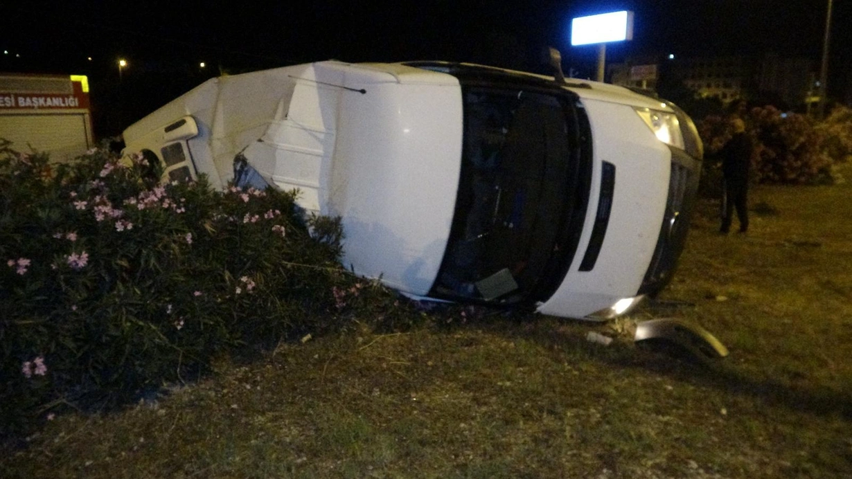 Mersinde Minibus Devrildi 1 Polis Yaralandi Thsu