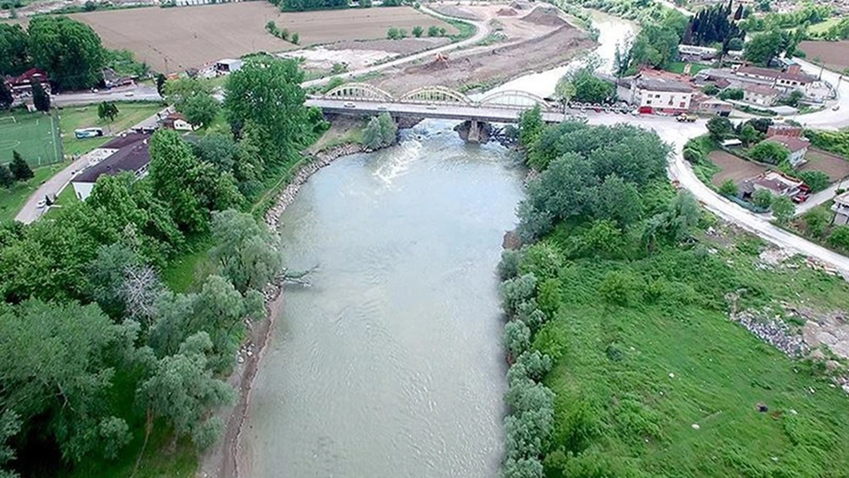 Sakarya Nehrine Dusen Genc Kiz Hayatin Kaybetti Tih2