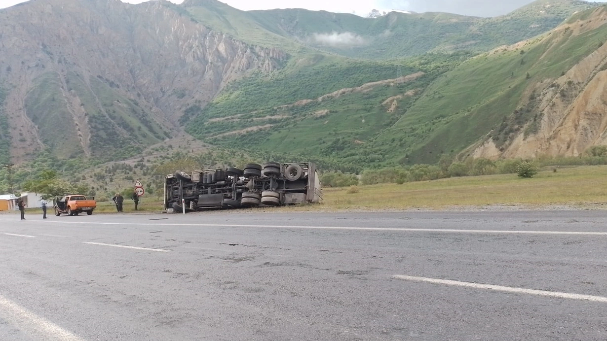 Tankerden Sizan Yakit Nedeniyle Kayan Minibus Takla Atti 8 Yarali 9Ish