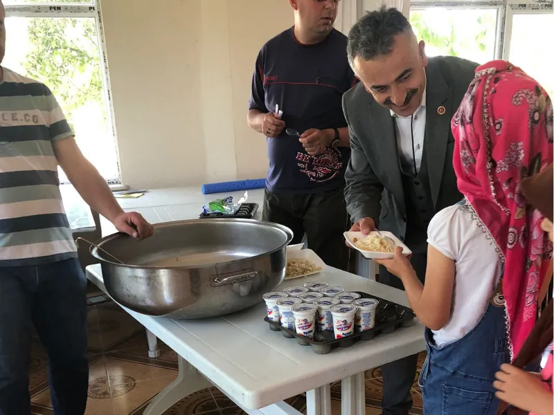 Camilerde Kuran Sevgisi Ikramlarla Şenlendi! Taşköprü'de Muhtardan Öğrencilere Destek 11