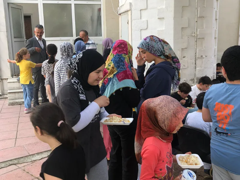 Camilerde Kuran Sevgisi Ikramlarla Şenlendi! Taşköprü'de Muhtardan Öğrencilere Destek 3