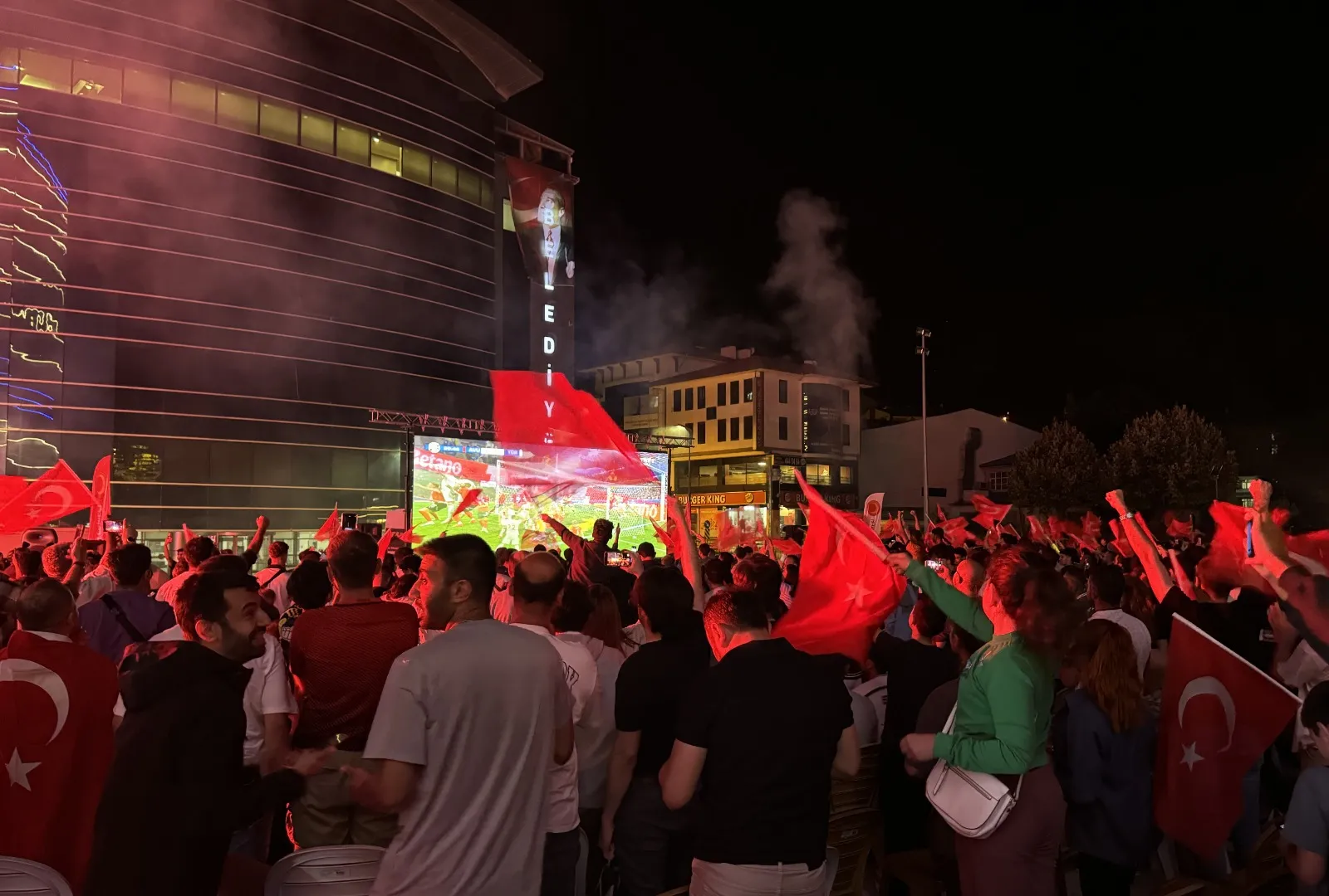 Kastamonu'da Avusturya Türkiye Maçı Dev Ekrandan Izlendi