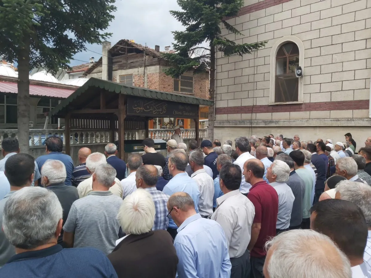 Kastamonu'da Belediye Başkanı Sağlık'ın Acı Günü! Babası Son Yolculuğuna Uğurlandı! 2