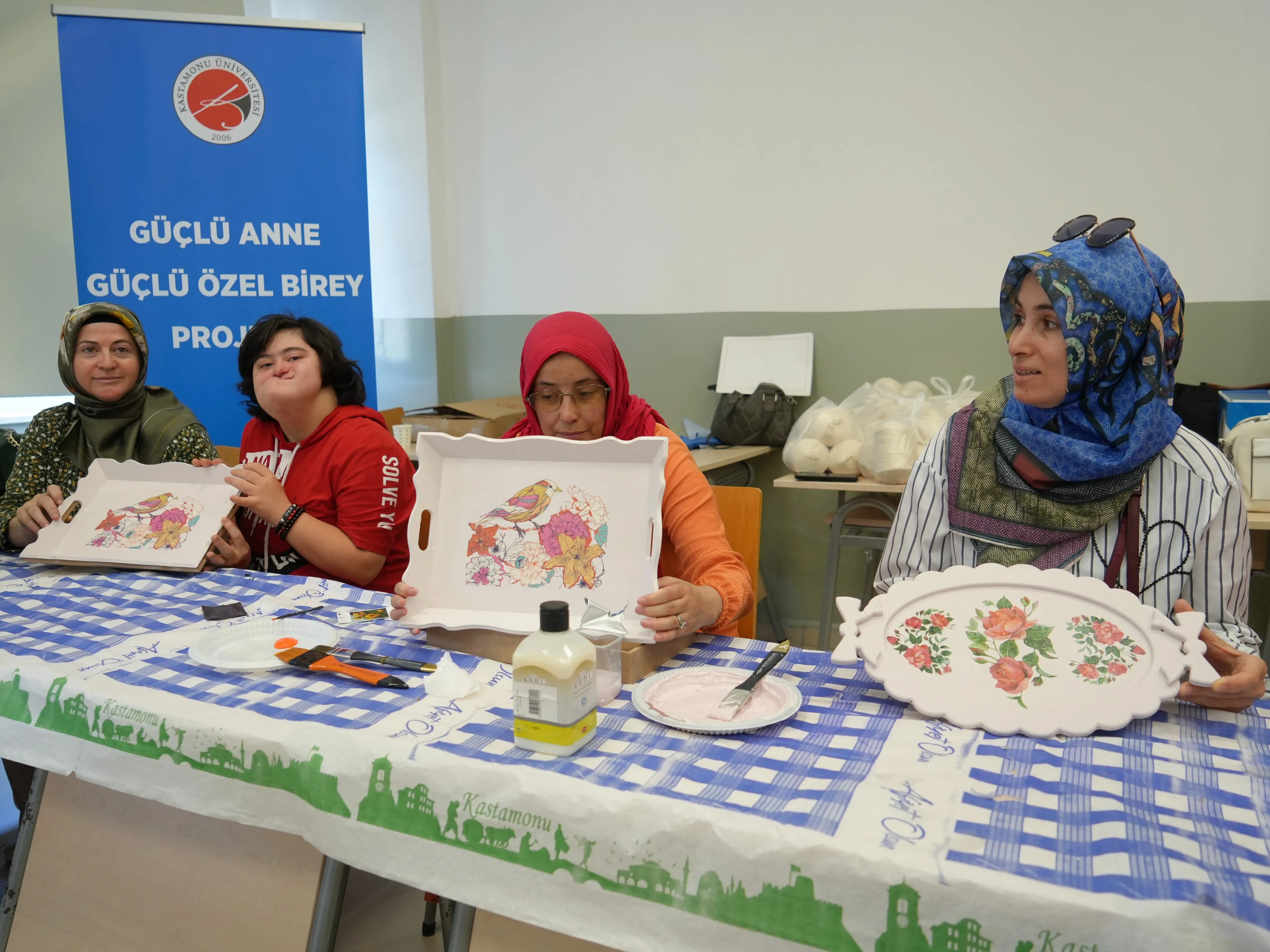 Kastamonu'da Güçlü Anneler Meslek Öğreniyor! Çocuklarıyla Da Hoşca Vakit Geçiriyor 10