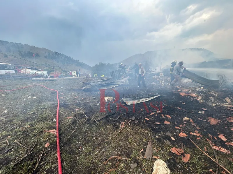 Taşköprü'de Feci Yangın! 1 Samanlık, 2 Ahır Küle Döndü 4