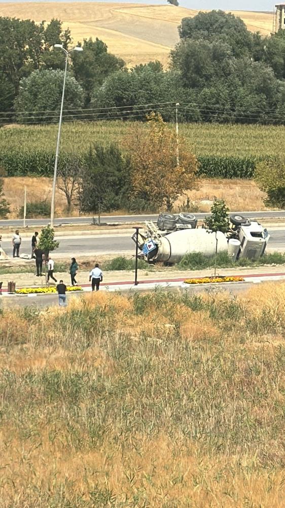 Akyurt Trafik Kazasi Mikser Devrildi Plaka (3)