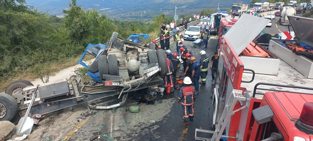 Bolu Kastamonu Aile Tir Faciası 3 Kisi Hayatini Kaybetti (1)-1