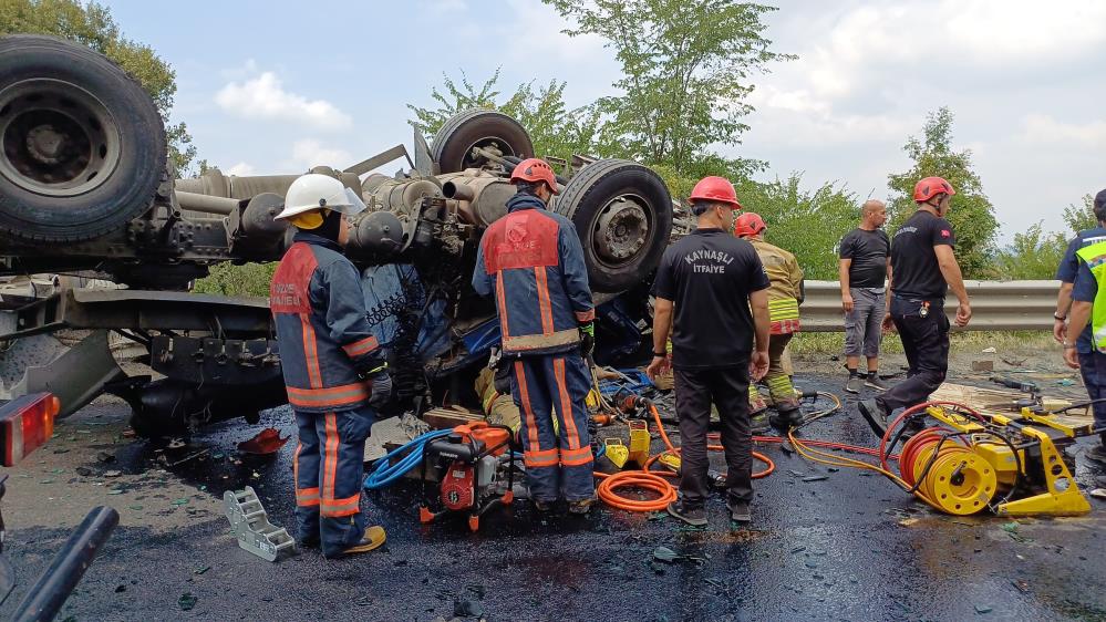 Bolu Kastamonu Aile Tir Faciası 3 Kisi Hayatini Kaybetti (2)