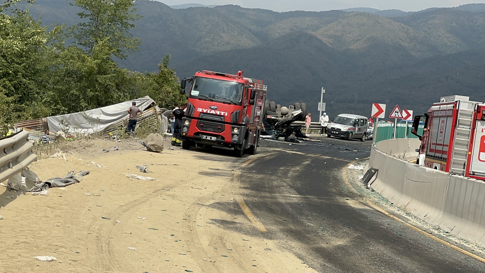 Bolu Kastamonu Aile Tir Faciası 3 Kisi Hayatini Kaybetti (5)