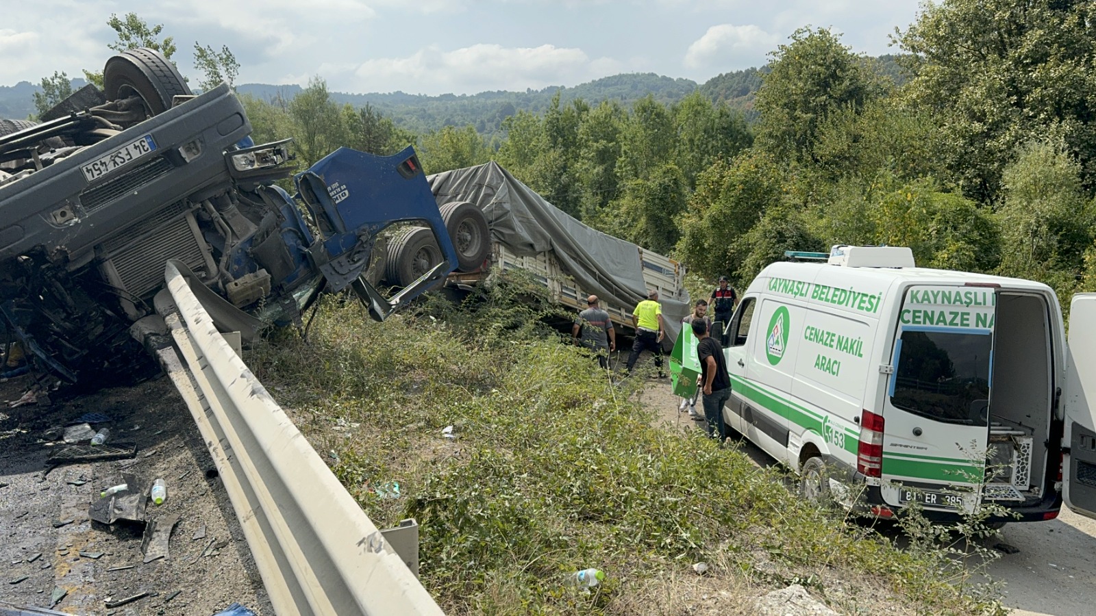 Bolu Kastamonu Aile Tir Faciası 3 Kisi Hayatini Kaybetti (7)