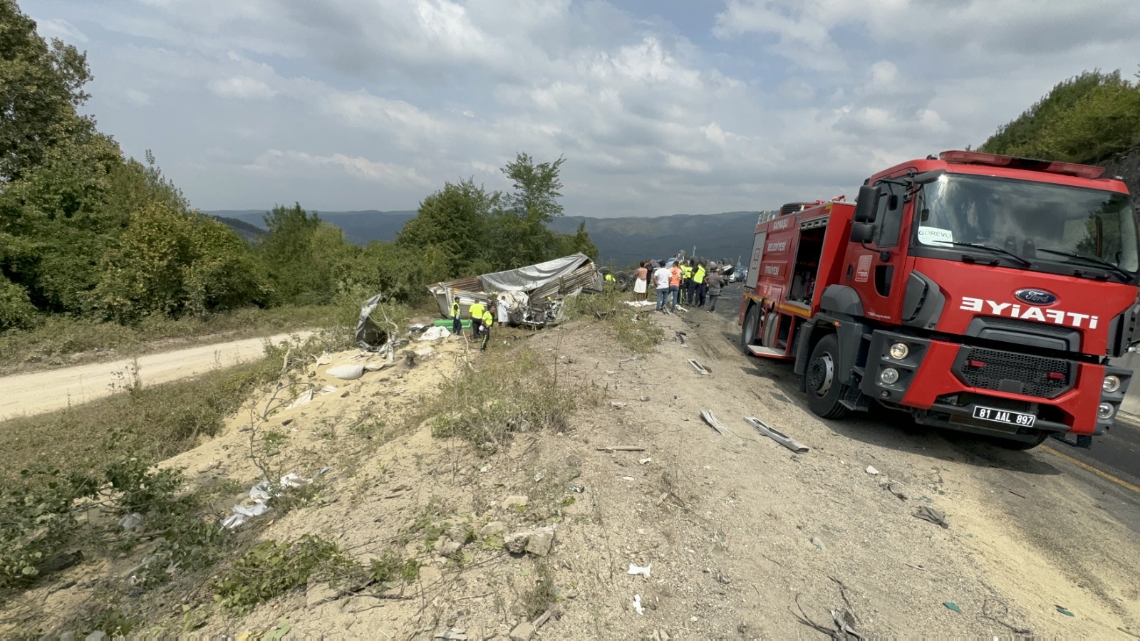 Bolu Kastamonu Aile Tir Faciası 3 Kisi Hayatini Kaybetti (8)