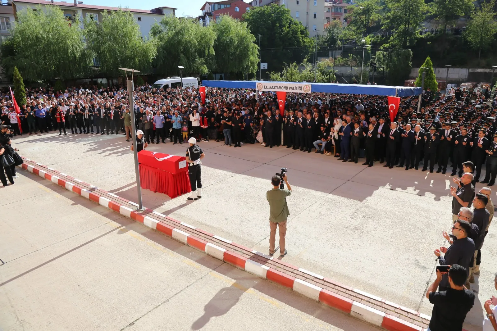 Kastamonu'da Aynı Saldırıda Yaralanan Polis Memuru Şehit Olan Arkadaşını Gözyaşları Ile Uğurladı 2