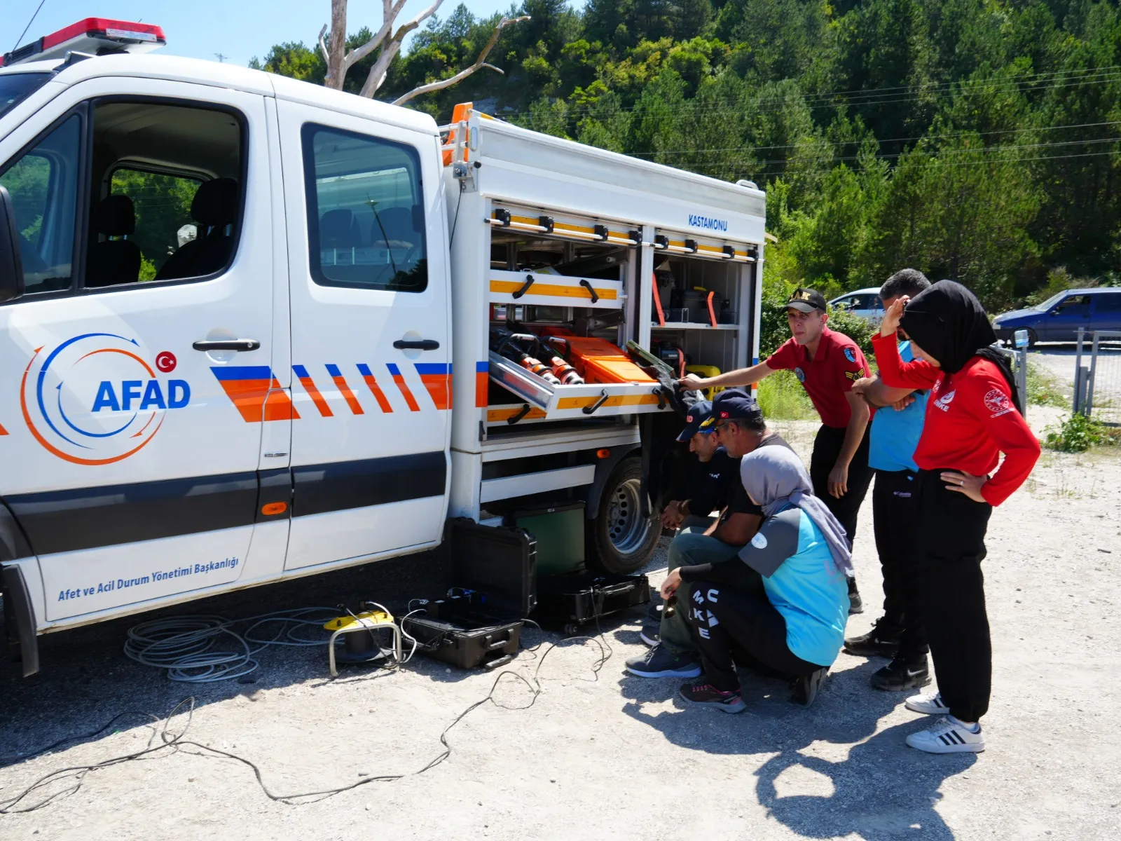 Kastamonu'da Batan Teknedeki 3 Kişiyi Kurtaran Kaptan Konuştu 'Diğerlerini Çok Aradık Ama Bulamadık' 3