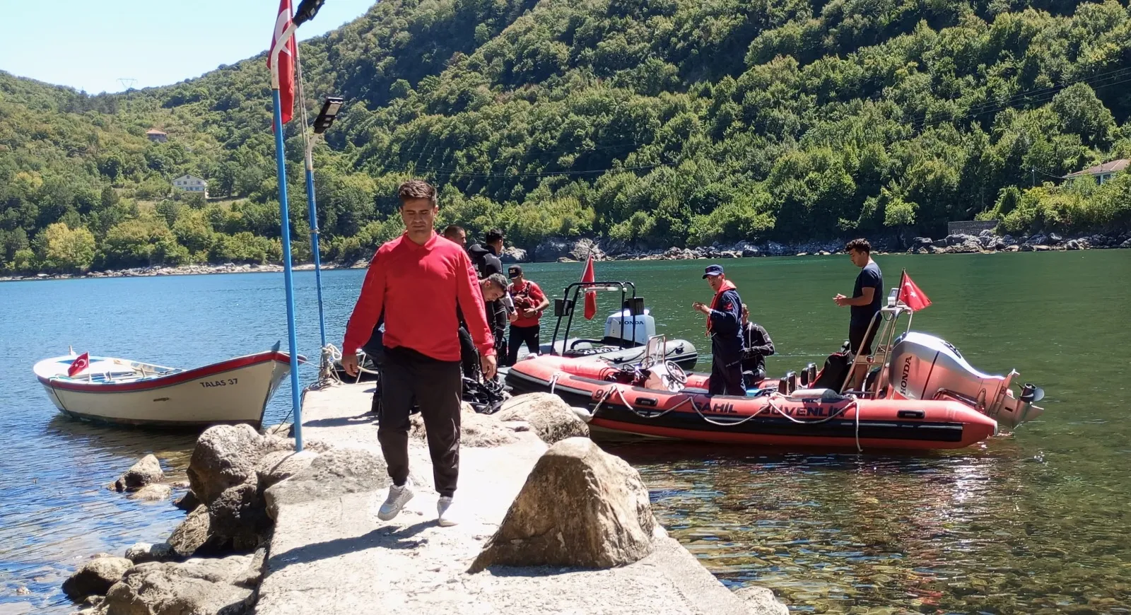 Kastamonu'da Batık Tekne Denizin Dibinde Görüntülendi! Kaybolan 3 Kişiden 2'Sinin Cansız Bedenleri Bulundu! 22