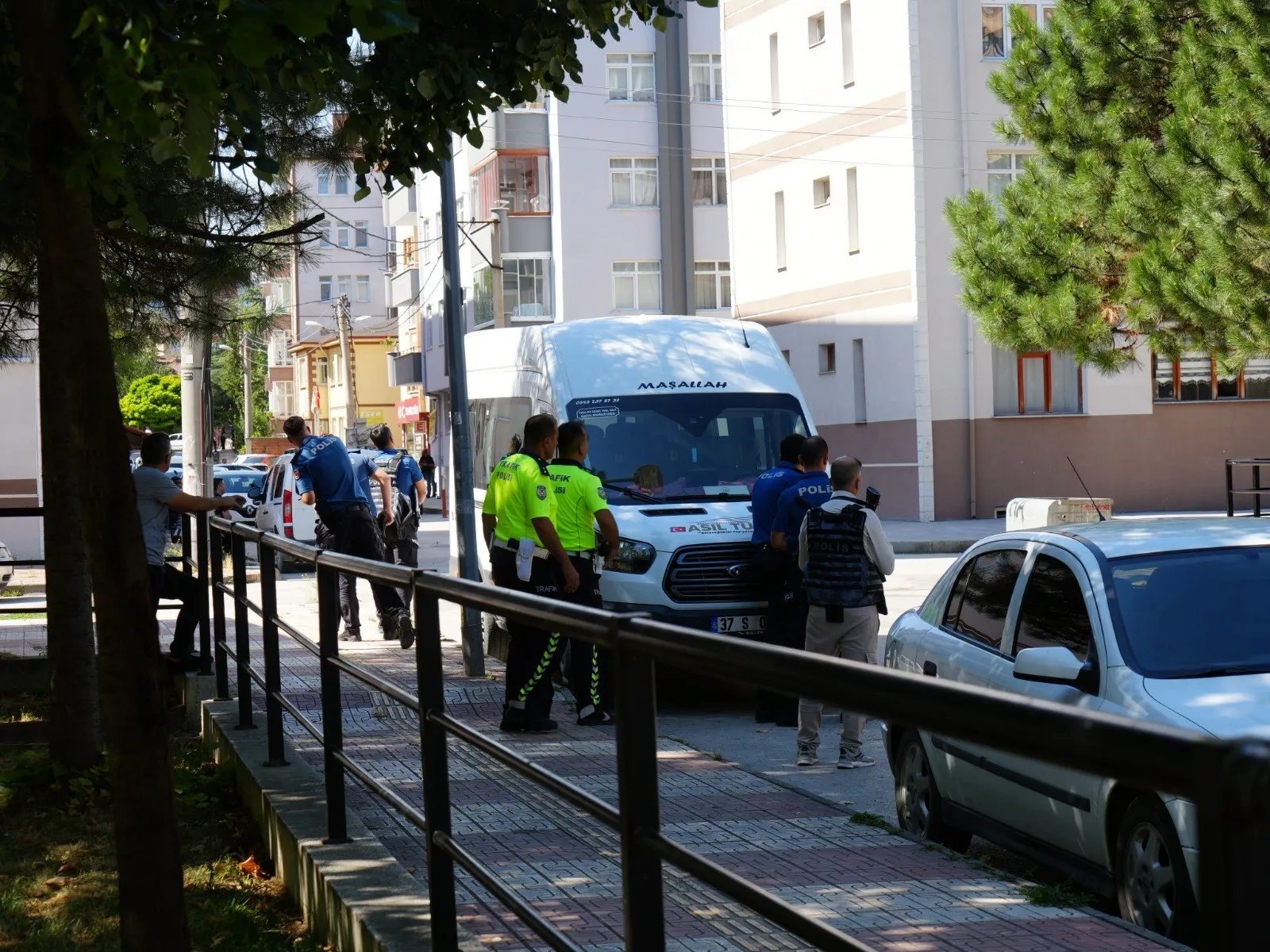 Kastamonu'da Eli Silahlı Saldırgan Eve Saklandı Ailesi Ve Polisin İkna Çabaları Sürüyor! 1