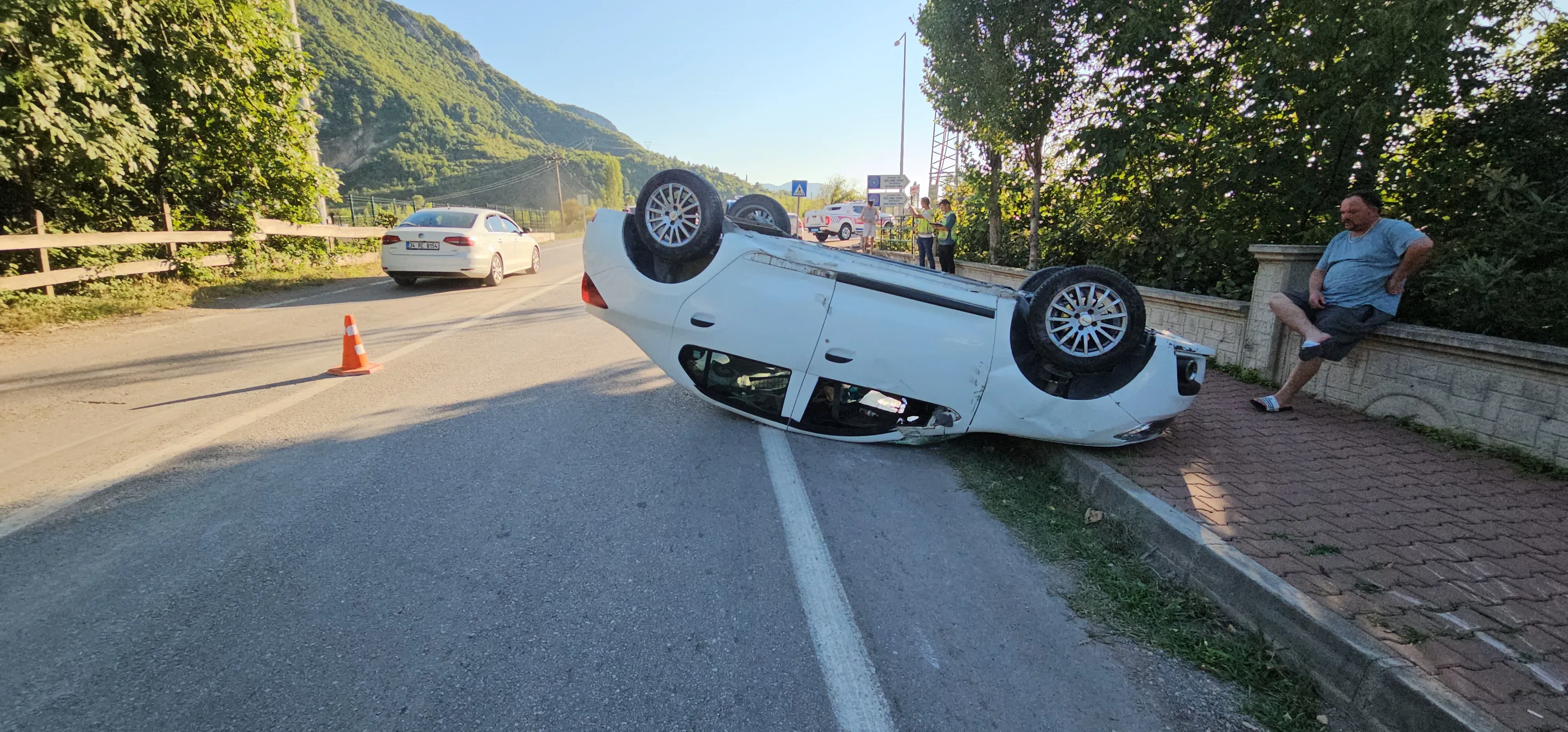 Kastamonu'da Feci Kaza! Kaldırıma Çarpan Otomobil Takla Attı! 1 Yaralı 3