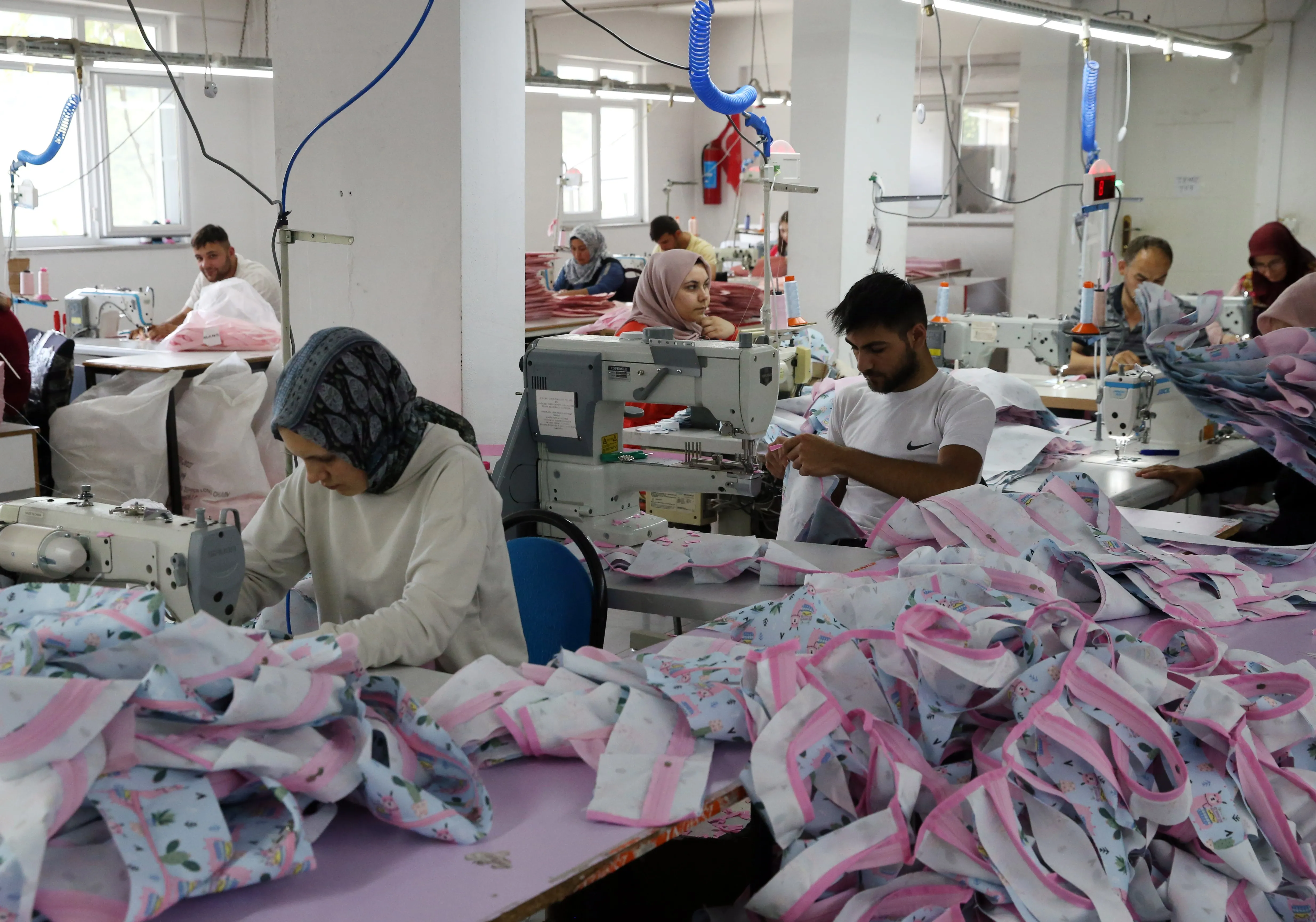 Kastamonu’da Garajını Tekstil Fabrikasına Çevirdi 50 Kişiye Istihdam Sağlıyor! (2)