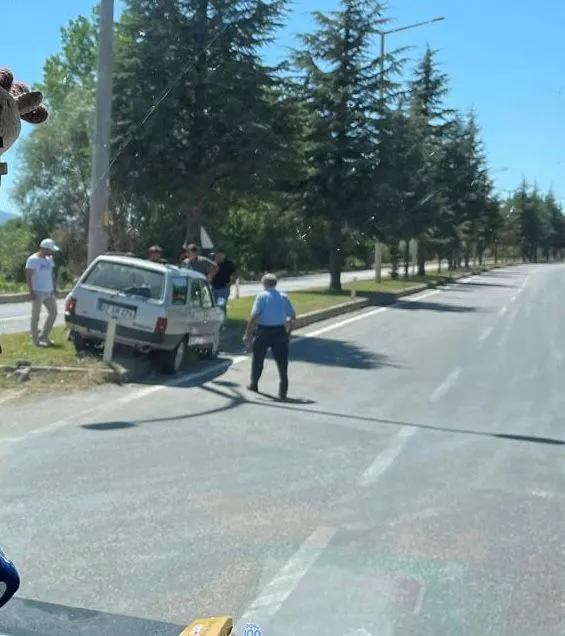 Taşköprü’de Trafik Kazası! Refüje Çıktı!