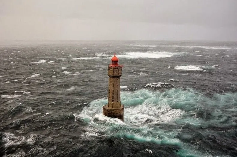 Fransa Mans Denizi Deniz Feneri Bekci (4)