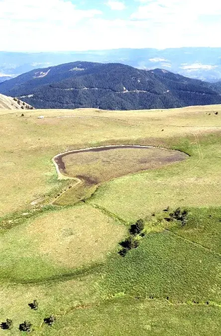 Ilgaz Dağları’nın Zirvesindeki Suala Göleti Doğal Güzelliğiyle Büyülüyor (1)