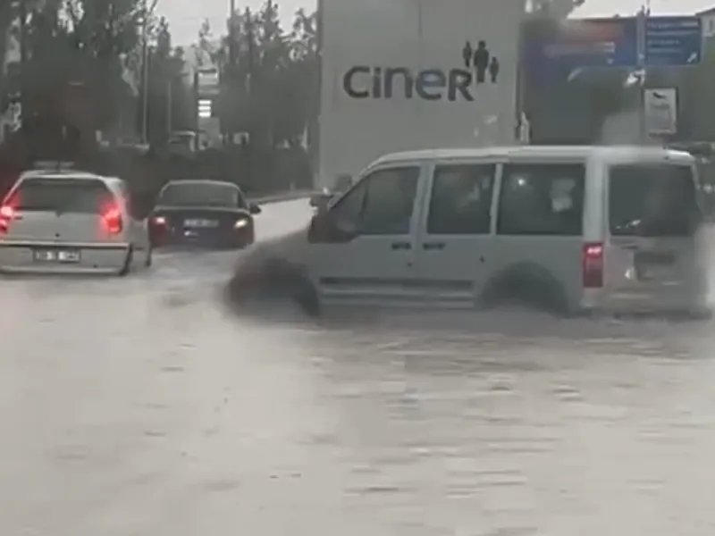 Kastamonu'da Gök Gürültülü Sağanak Yağış Başladı!