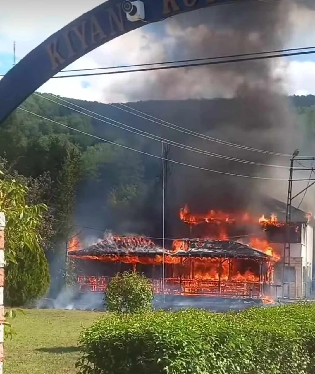 Kastamonu'da Korkutan Yangın Kamelya Küle Döndü! 1