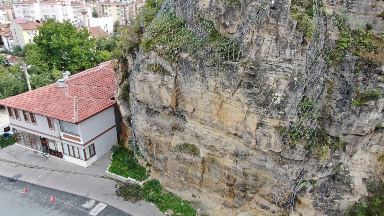 Kastamonu'nun Tarihi Kalesine Deprem Önlemi Çelik Ağlarla Örülüyor! 1