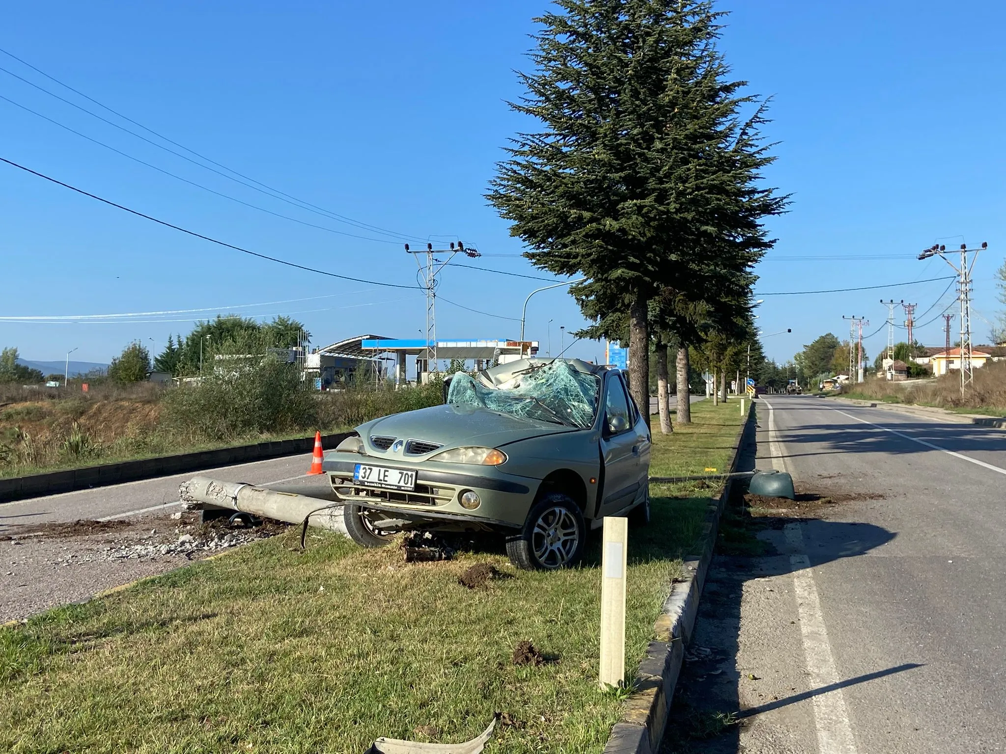 Taşköprü’de Feci Kaza! Kontrolden Çıktı Elektrik Diğerine Çarparak Durabildi! (1)-1