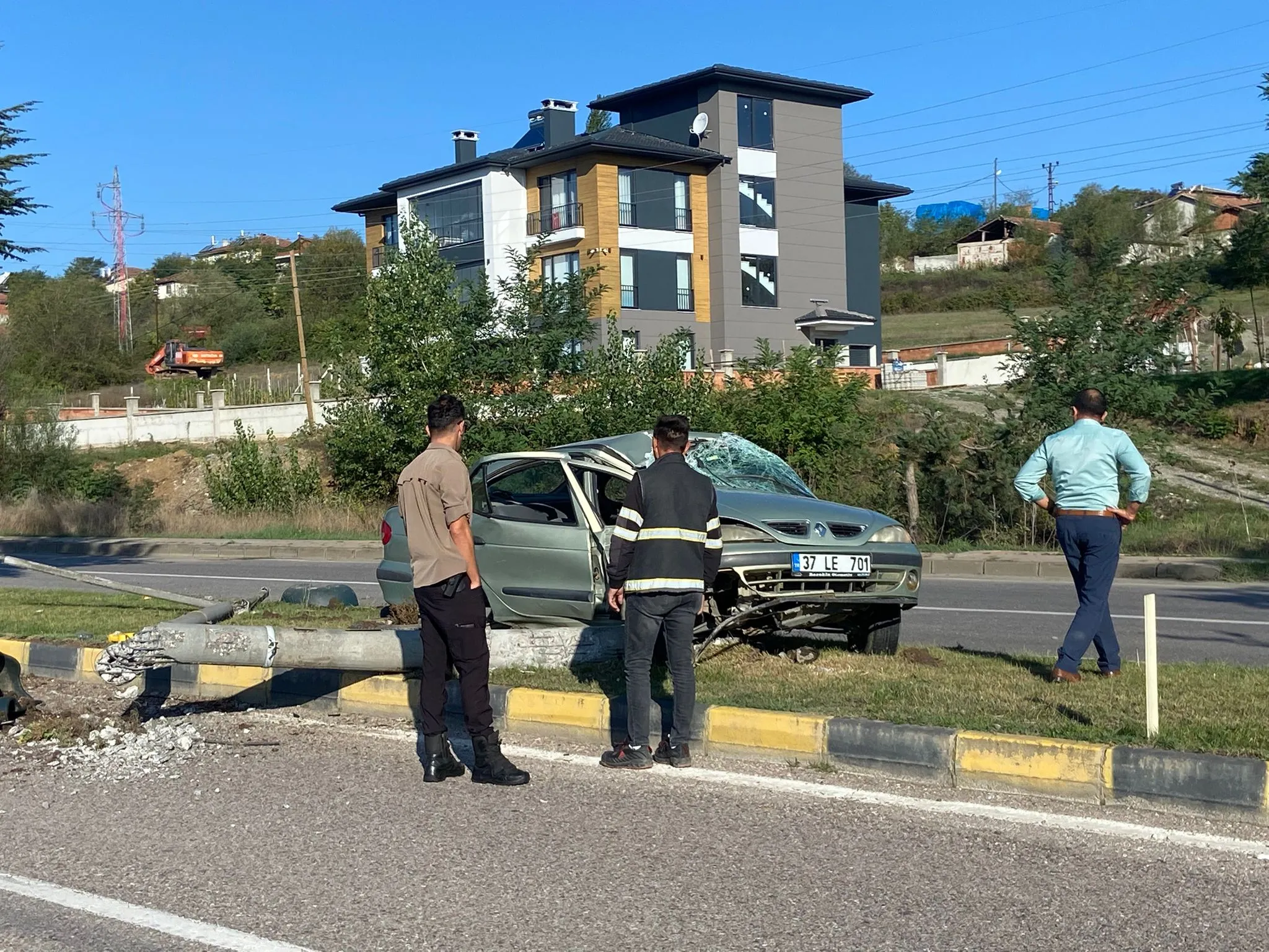 Taşköprü’de Feci Kaza! Kontrolden Çıktı Elektrik Diğerine Çarparak Durabildi! (6)