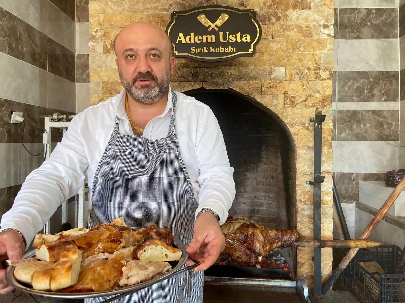 Adem Usta, Sırık Kebabı Ile De Göz Dolduruyor (1)