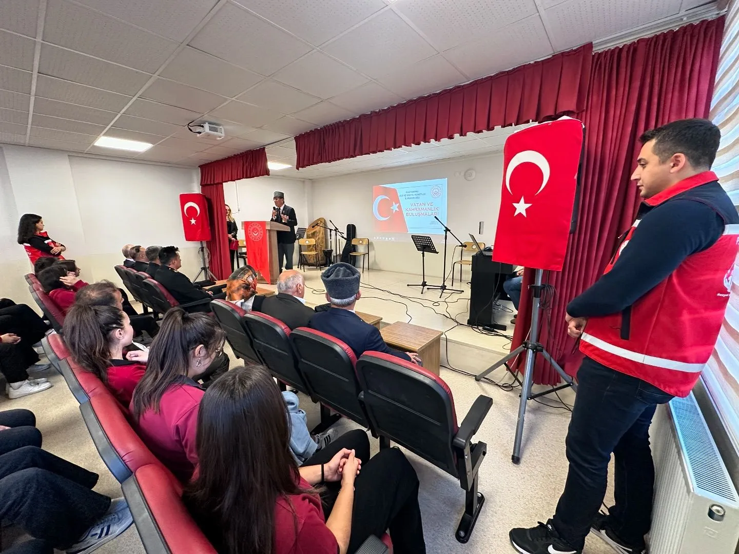 Gaziler Kastamonu’da Öğrencilerle Buluştu Vatan Sevgisi Aşılandı! 3