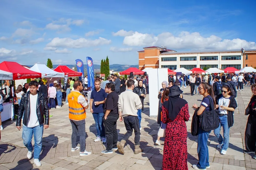 Kastamonu Üniversitesi'nde 'Öğrenci Toplulukları Tanıtım Günleri' Start Verdi 5