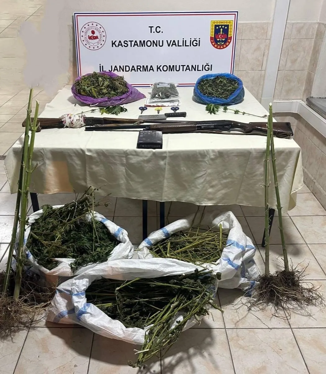 Kastamonu'da 15 Kilo 528 Gram Esrar Yakalandı 3 Kişi Tutuklandı! 1