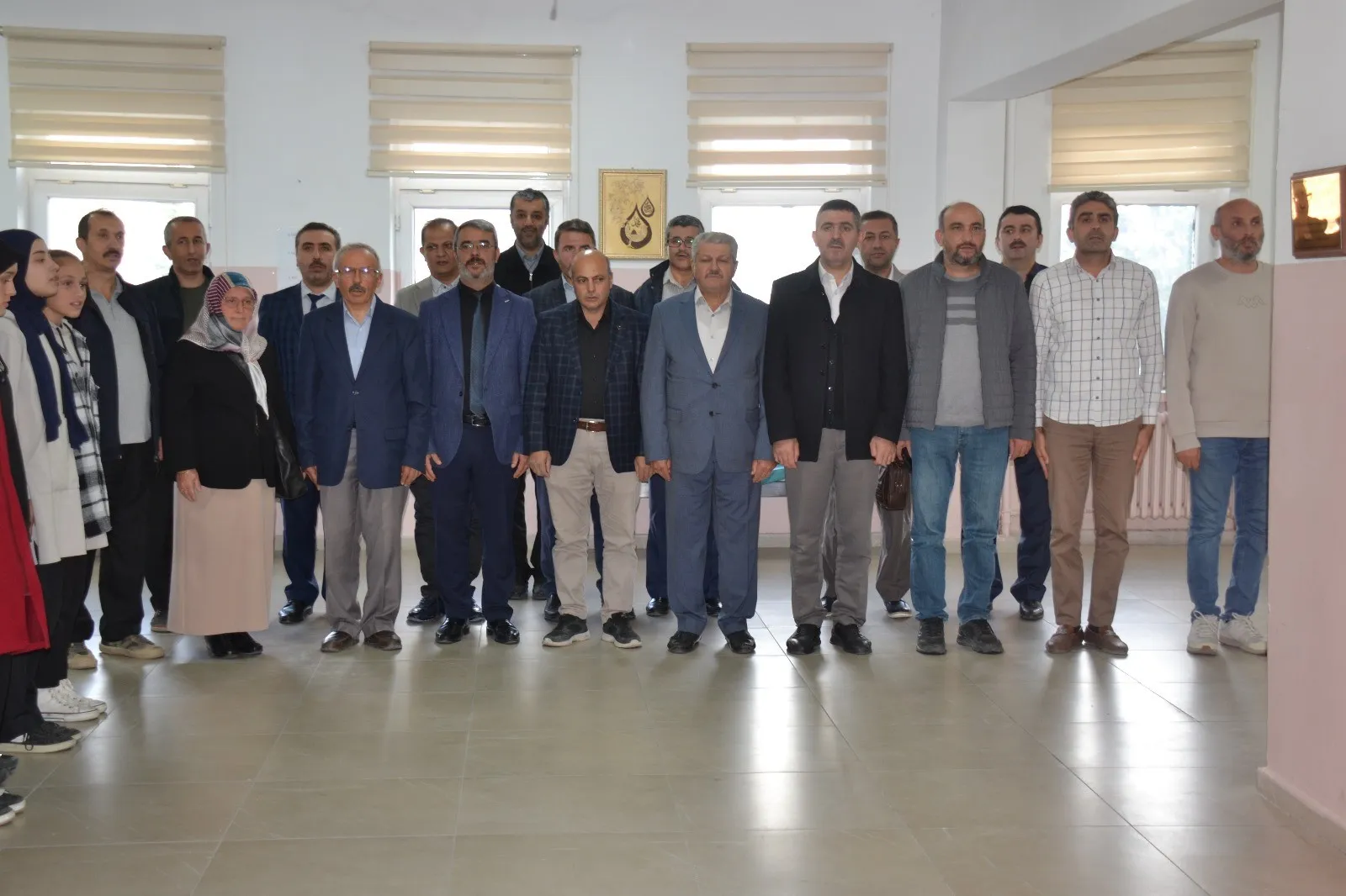 Kastamonu'da 40 Yıllık Öğretmen Emekli Oldu Öğrencileri Alkışlarla Veda Etti! 4