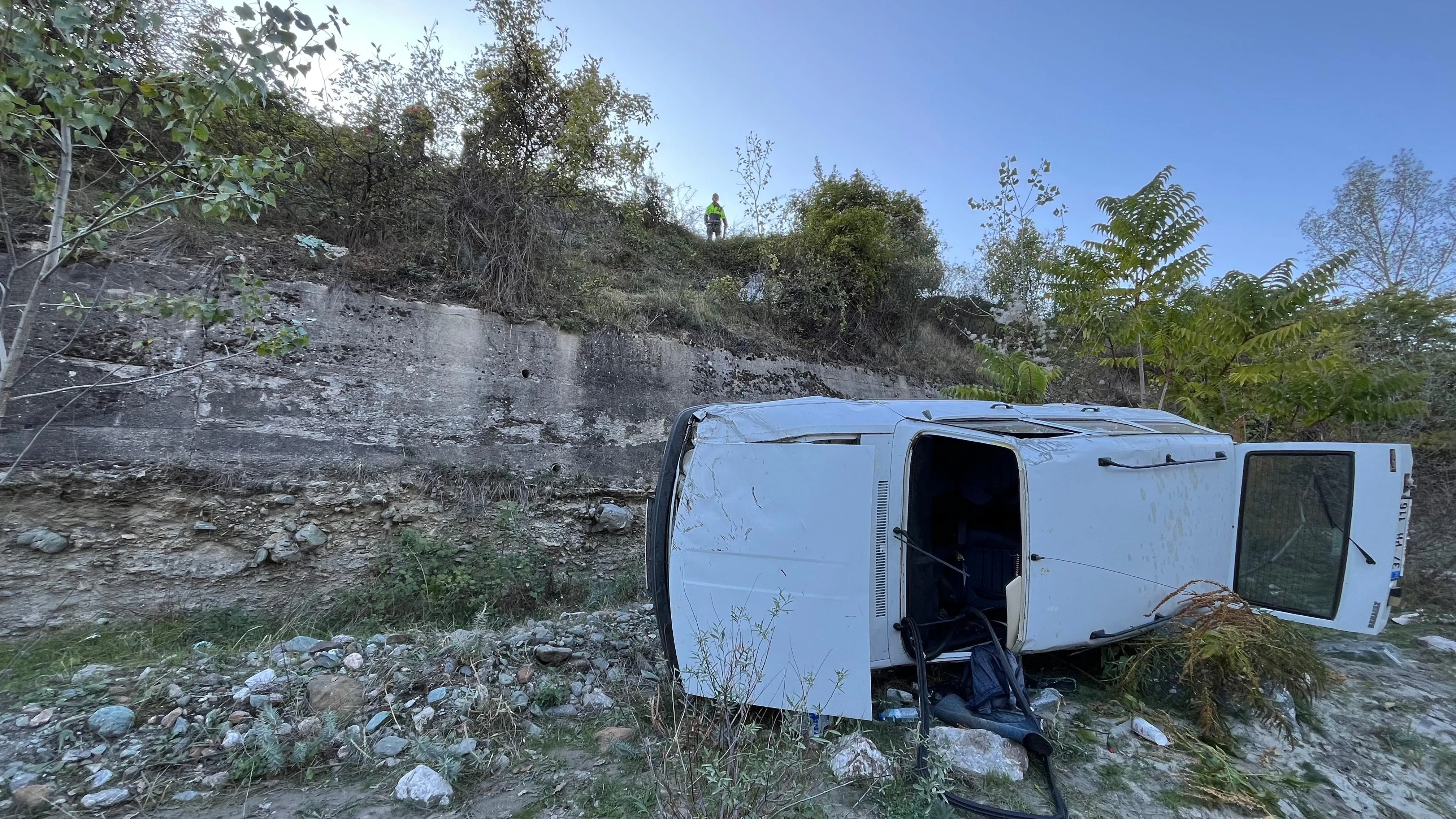 Kastamonu'da Feci Kaza! Otomobil Dereye Uçtu! 2 Yaralı Var 2