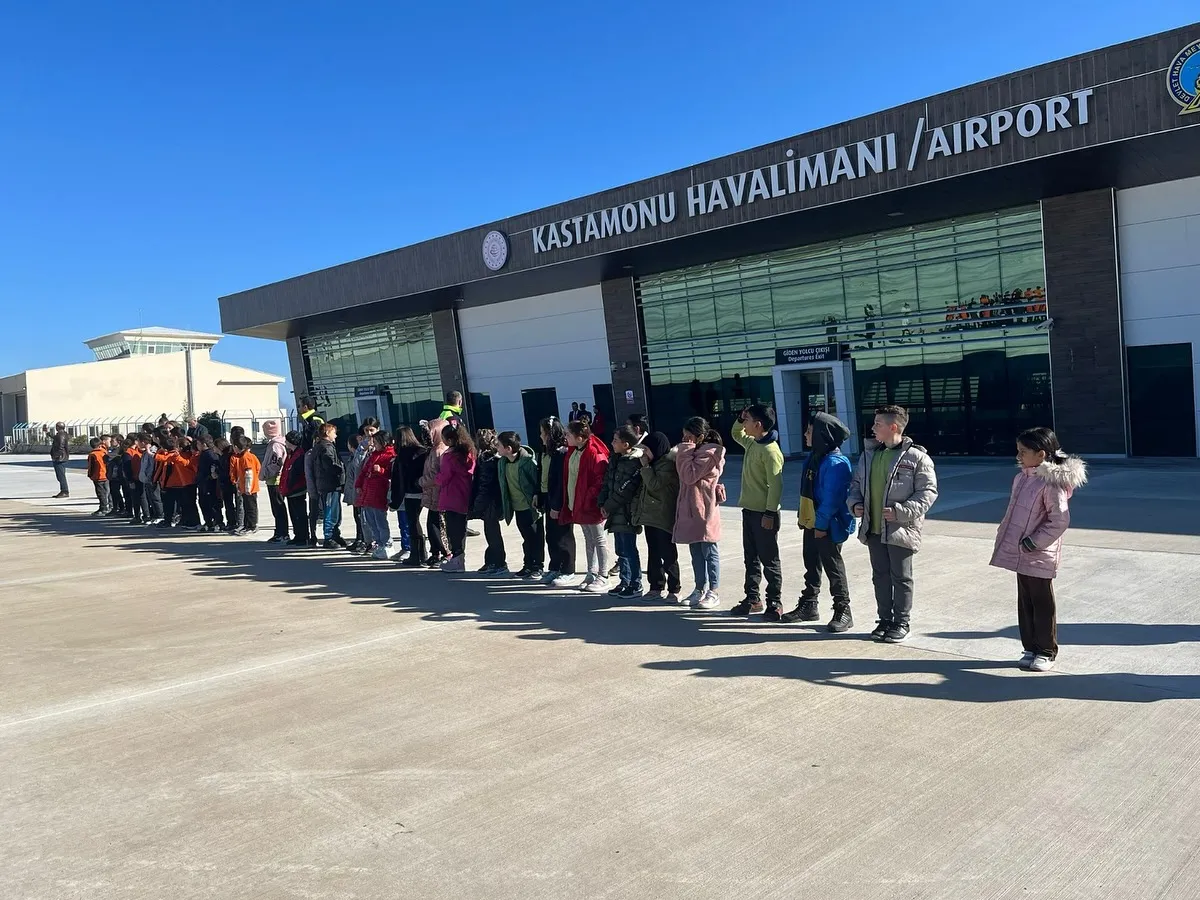 Kastamonu'da Gökyüzünün Kapıları Açıldı Öğrenciler Hayran Kaldı! 7