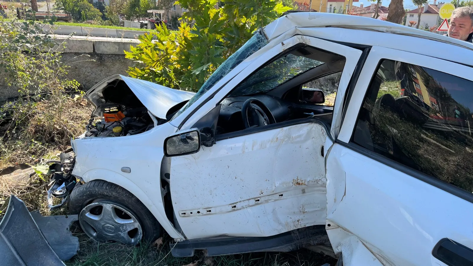 Kastamonu'da Kaza Ağaçlara Otomobilini Çarpan Sürücü Ağır Yaralandı! 1