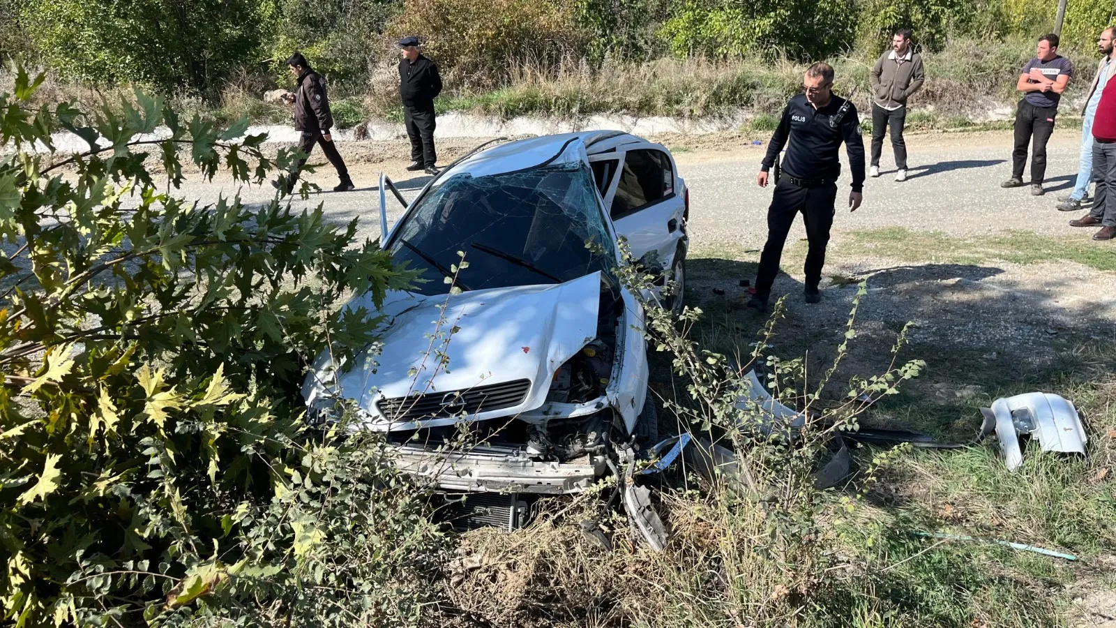 Kastamonu'da Kaza Ağaçlara Otomobilini Çarpan Sürücü Ağır Yaralandı! 5