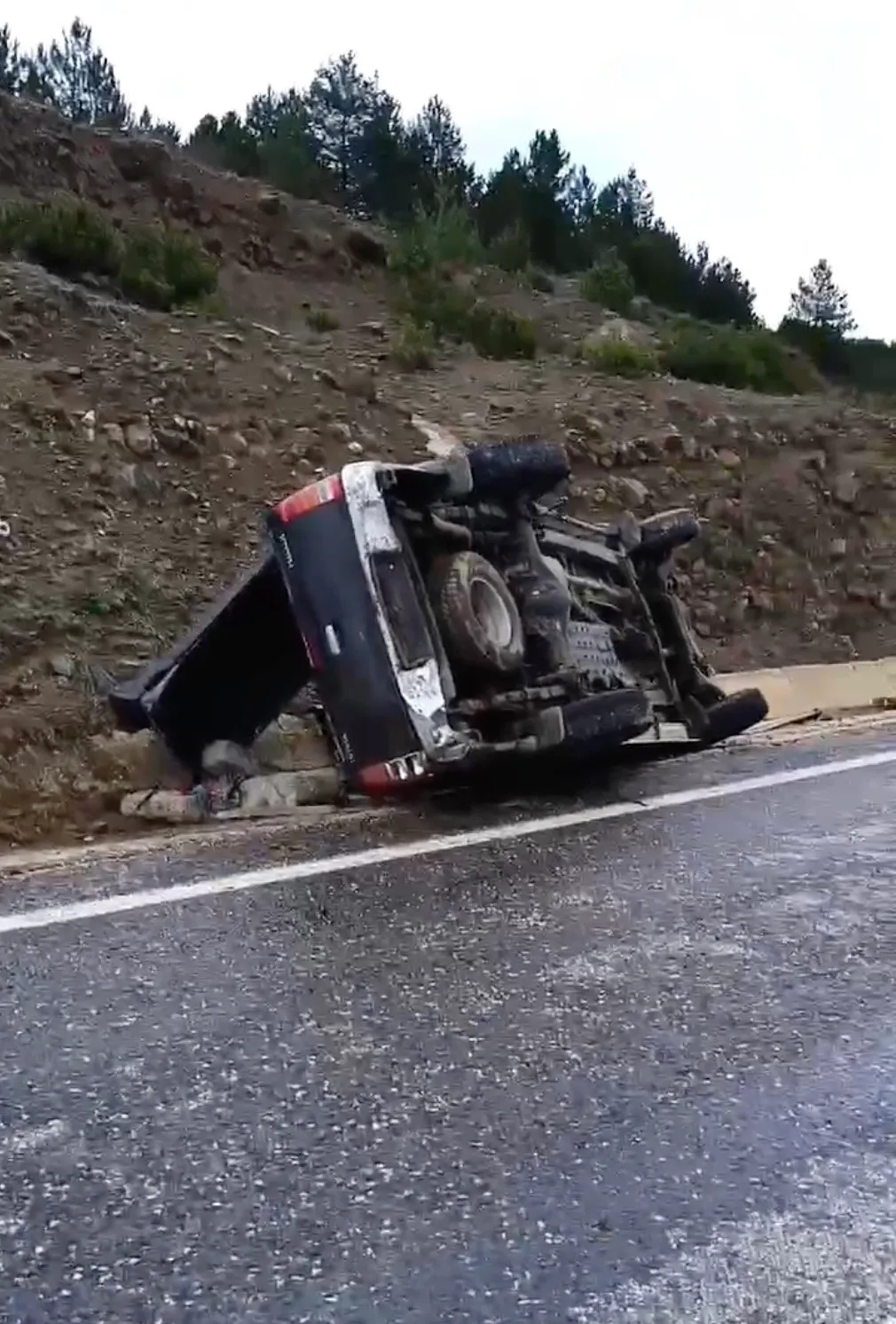 Kastamonu'da Kaza Pikap Şarampole Devrildi!