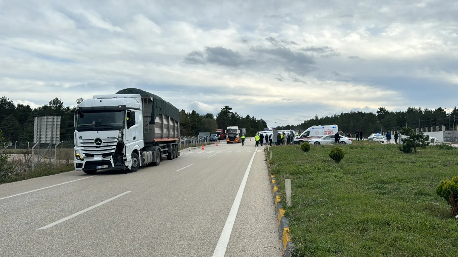 Kastamonu'da Okul Servisi Ile Tırın Çarpıştı 12'Si Öğrenci 13 Kişi Yaralandı! 1