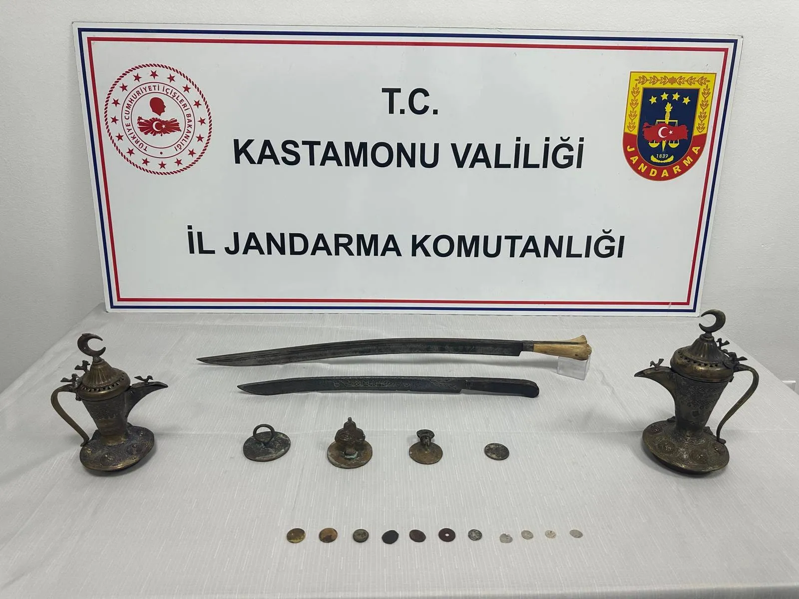 Kastamonu'da Tarihi Eser Kaçakçılığı! Çok Sayıda Ele Geçirildi!