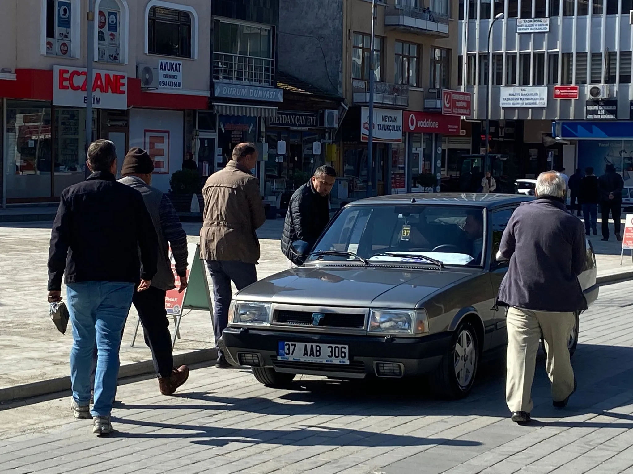 Taşköprü'de Cam Üzerine Düşmesi Sonucu Yaralandı Vatandaşlar Seferber Oldu! 1