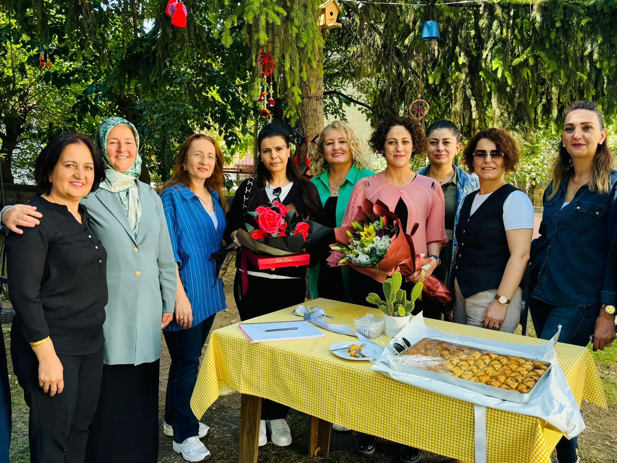 Yapımcı Kahreman’dan Halime Çavuş Kadın Derneği Setine Sürpriz Ziyaret (5)