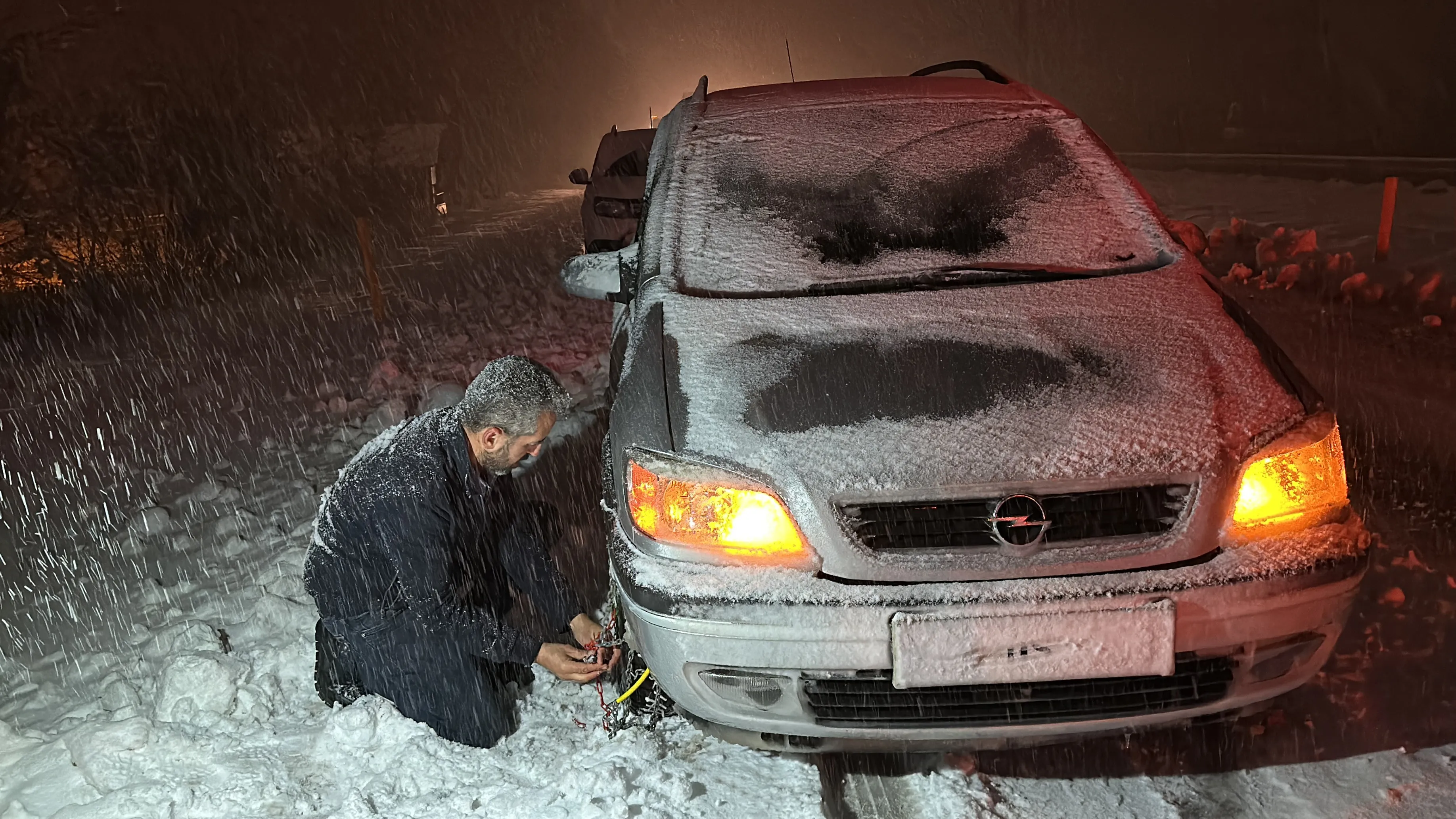 Kar Yağışı Kastamonu'da Trafiği Kilitledi Araçlar Mahsur Kaldı! 4