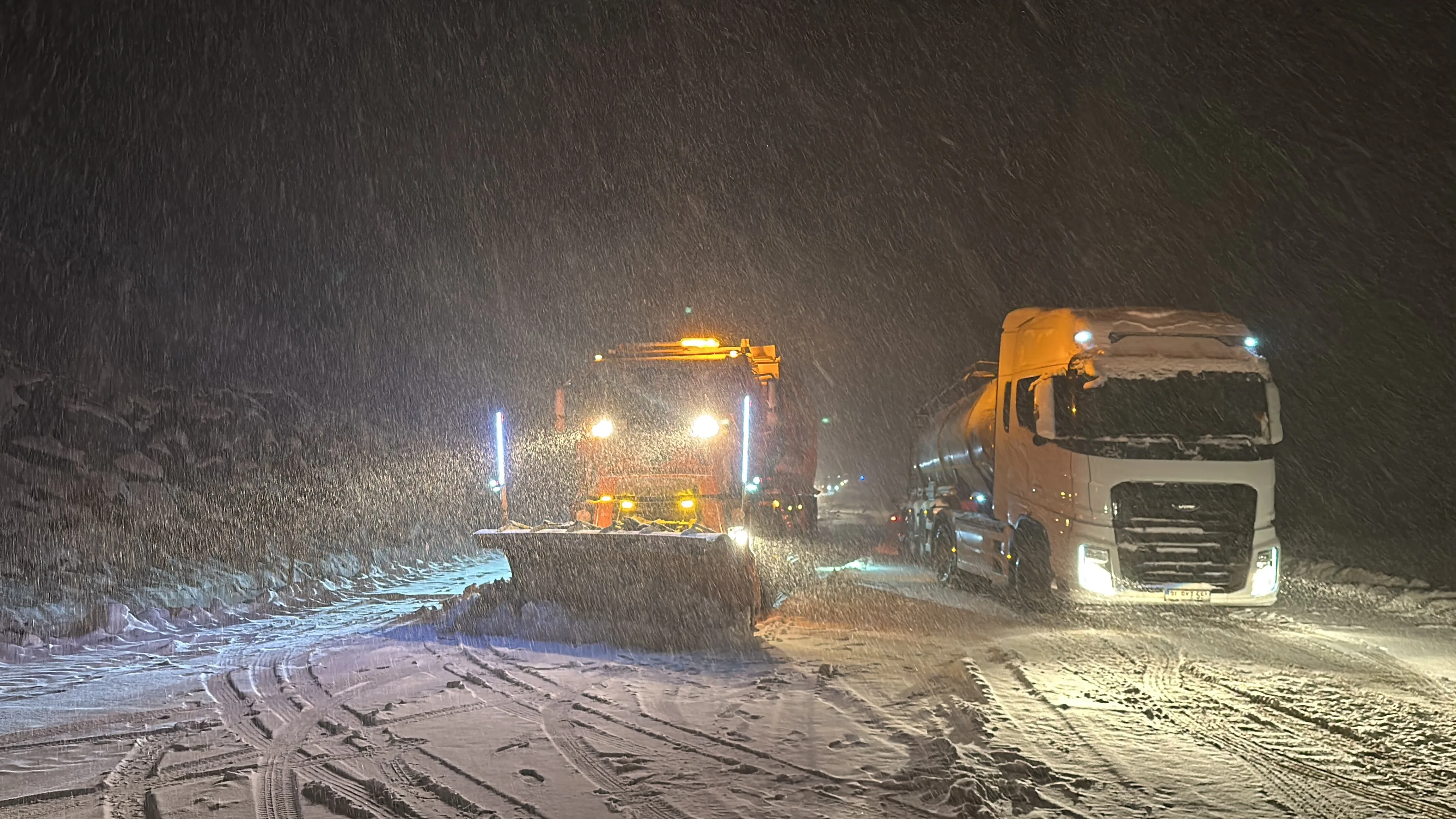 Kar Yağışı Kastamonu'da Trafiği Kilitledi Araçlar Mahsur Kaldı! 6