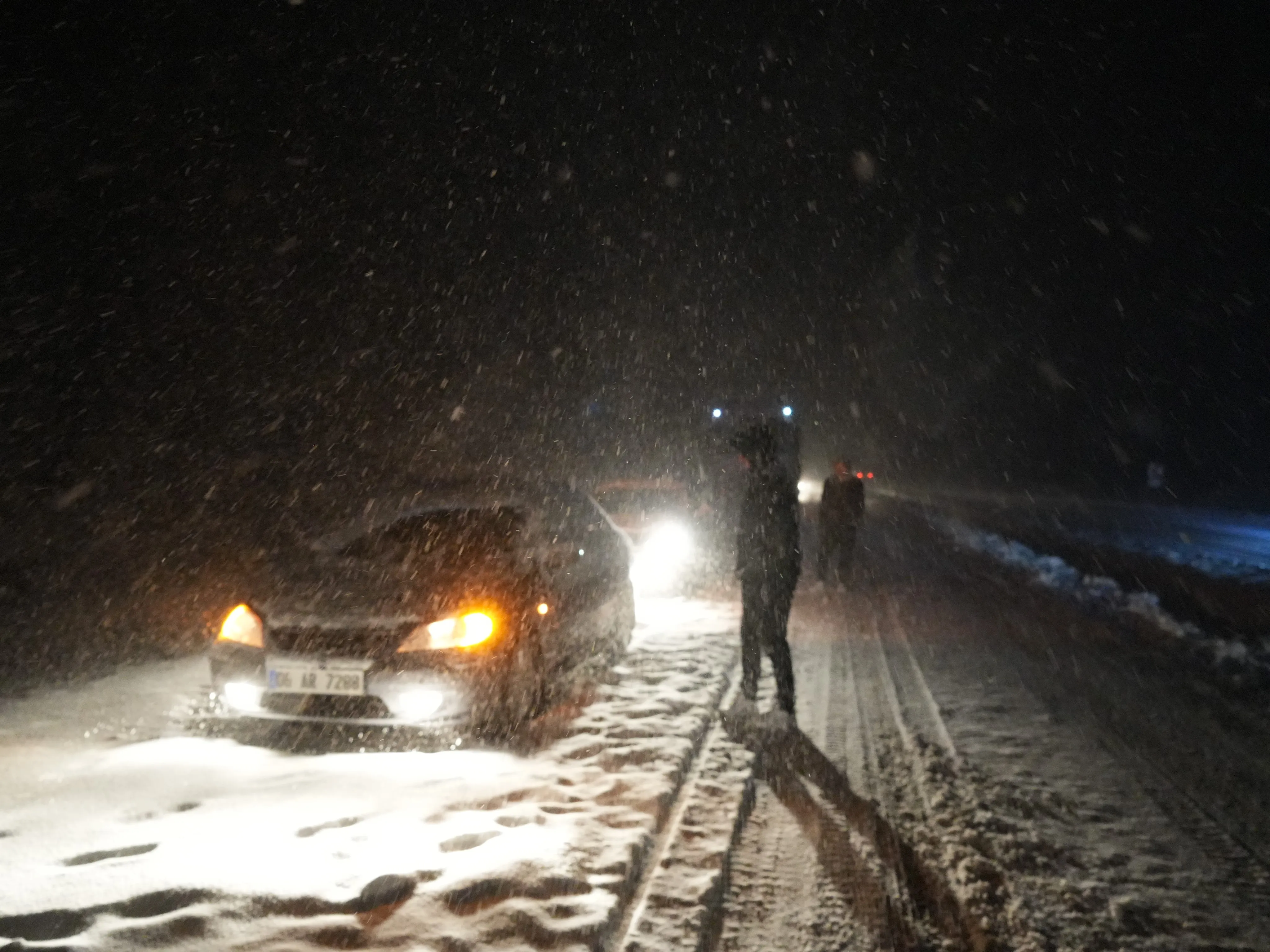 Kar Yağışı Kastamonu'da Trafiği Kilitledi Araçlar Mahsur Kaldı! 7