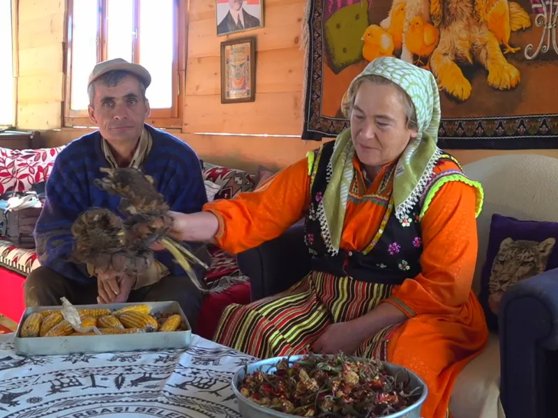 Kastamonu’da Konteynerde Yaşamayı Tercih Eden Çift, Hayvancılığı Bırakmıyor! 7