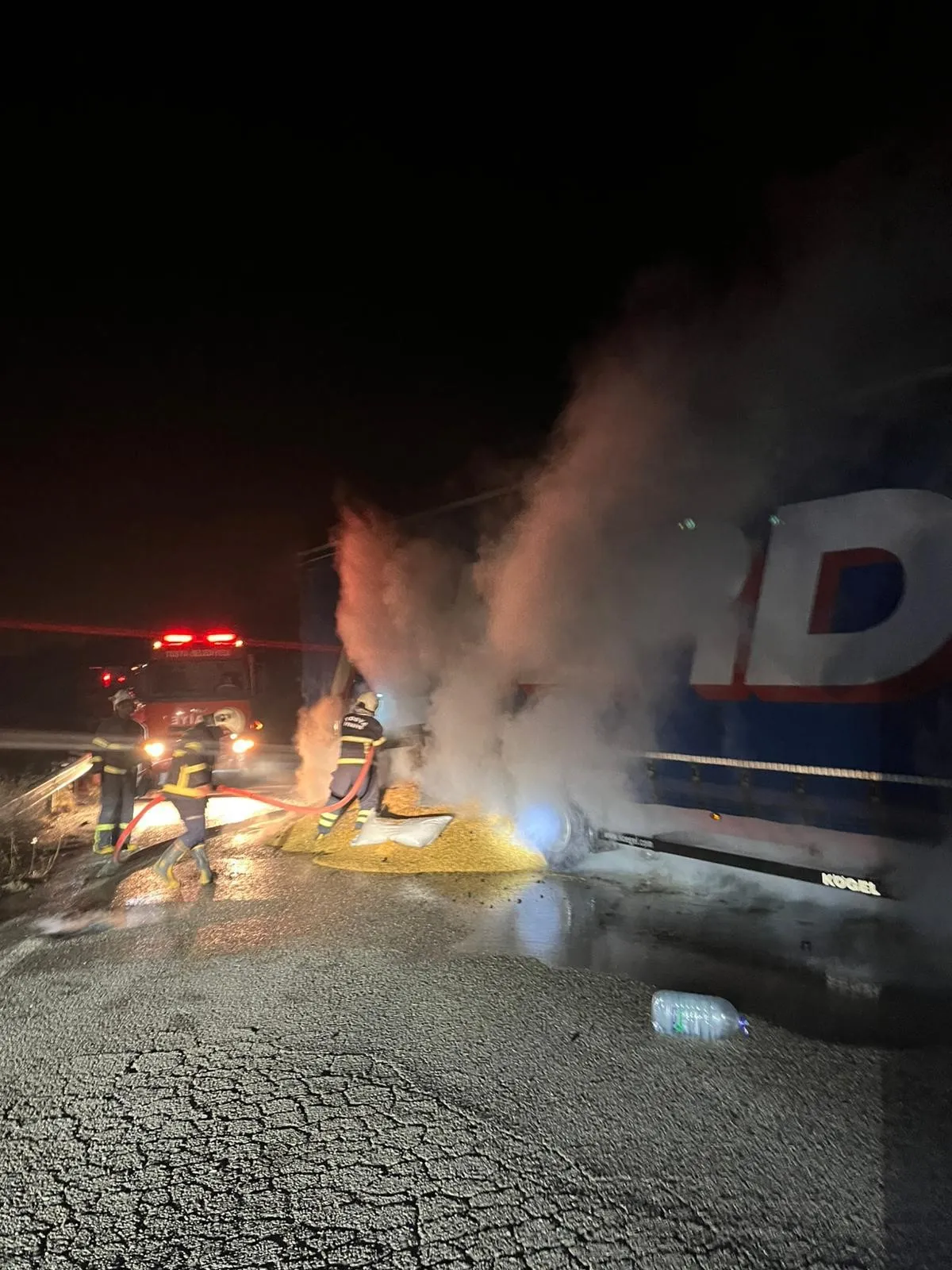 Kastamonu'da Tırın Dorsesinde Korkutan Yangın! 2